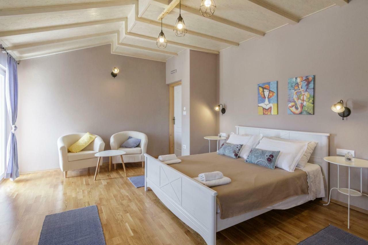 Apartments Mardesic Комижа Екстер'єр фото