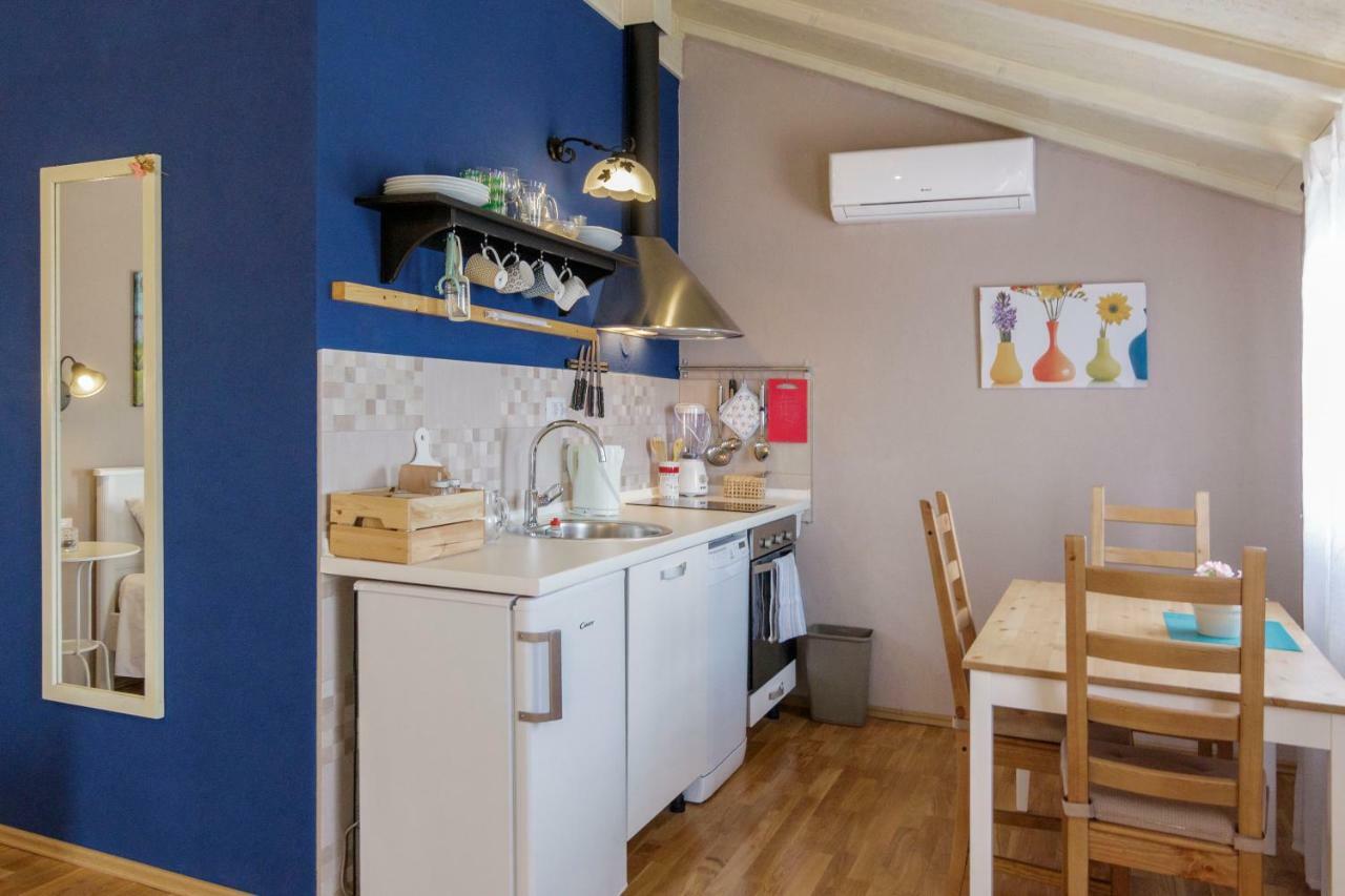 Apartments Mardesic Комижа Екстер'єр фото