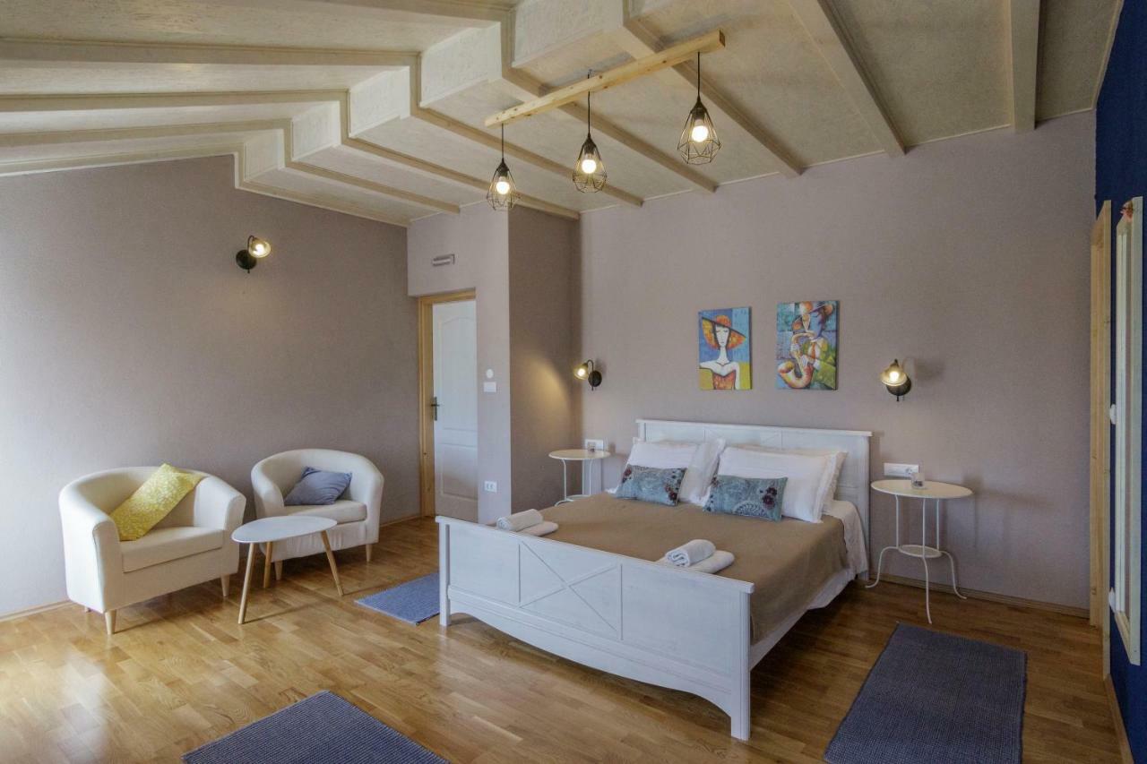 Apartments Mardesic Комижа Екстер'єр фото