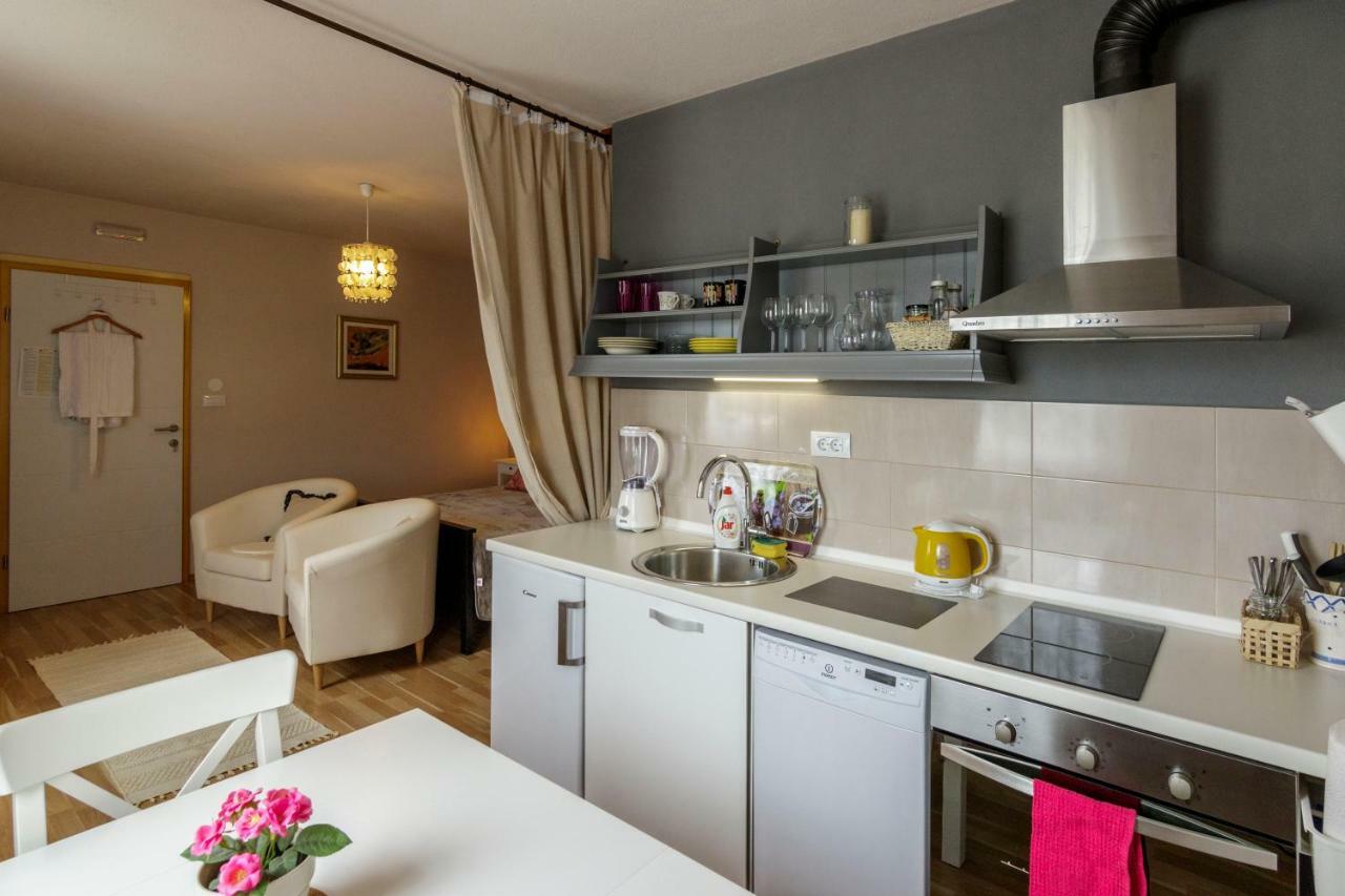 Apartments Mardesic Комижа Екстер'єр фото