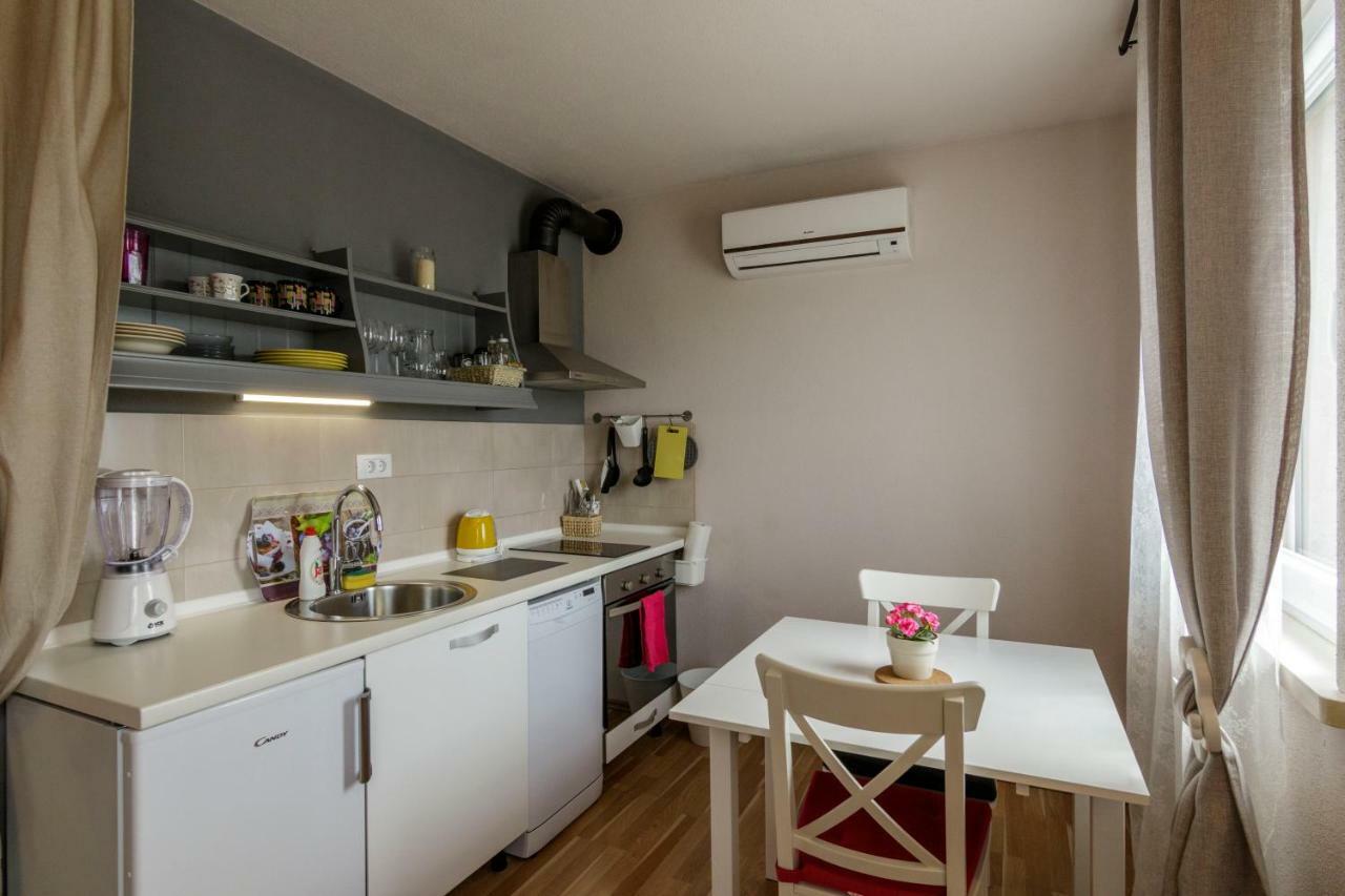 Apartments Mardesic Комижа Екстер'єр фото